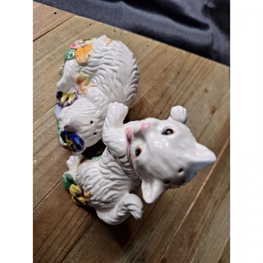 Vintage Style White Kitten Cat Pansy Floral Ceramic Salt and Pepper Shakers Set